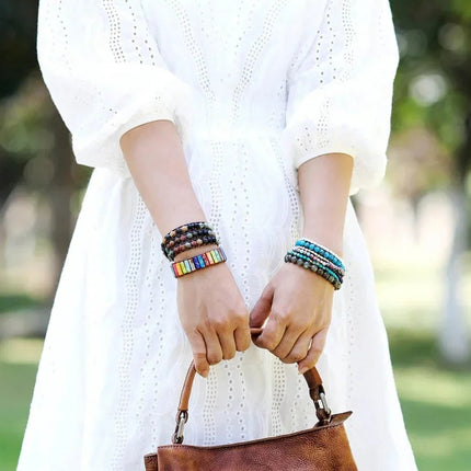 Bracelet en cuir orné de pierres semi-précieuses naturelles LOVE